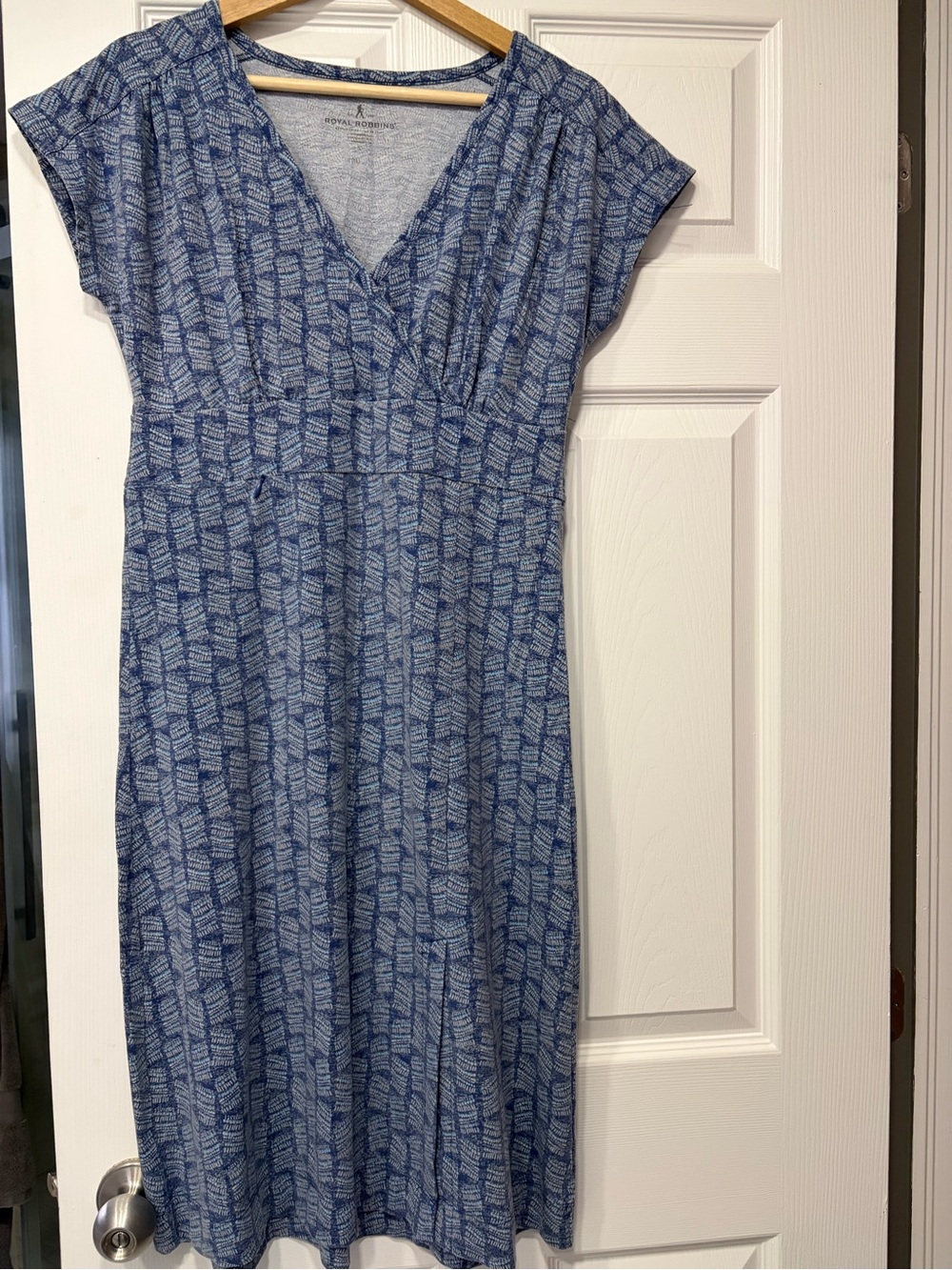 Royal Robbins Blue Patterned V-Neck Midi Dress